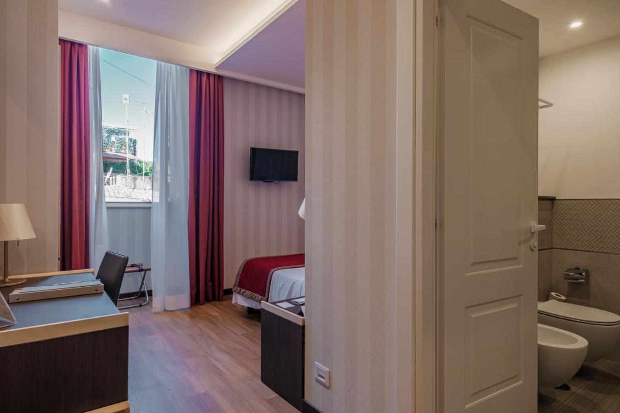 Hotel Nazionale Roma Esterno foto
