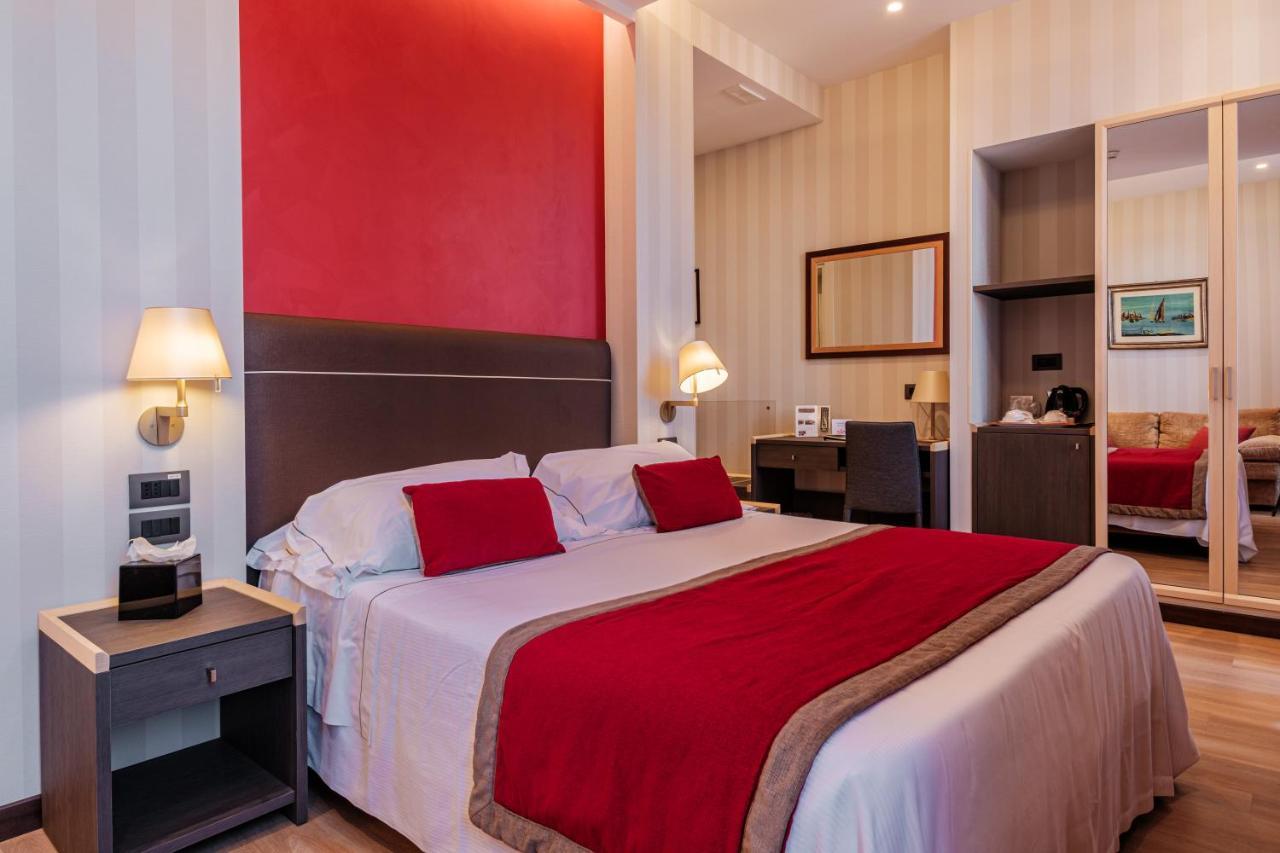Hotel Nazionale Roma Esterno foto