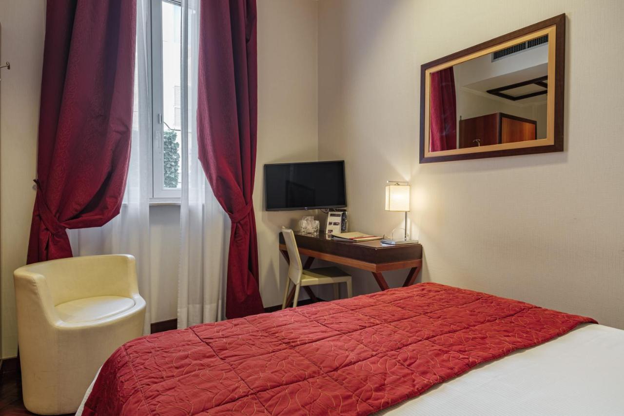 Hotel Nazionale Roma Esterno foto