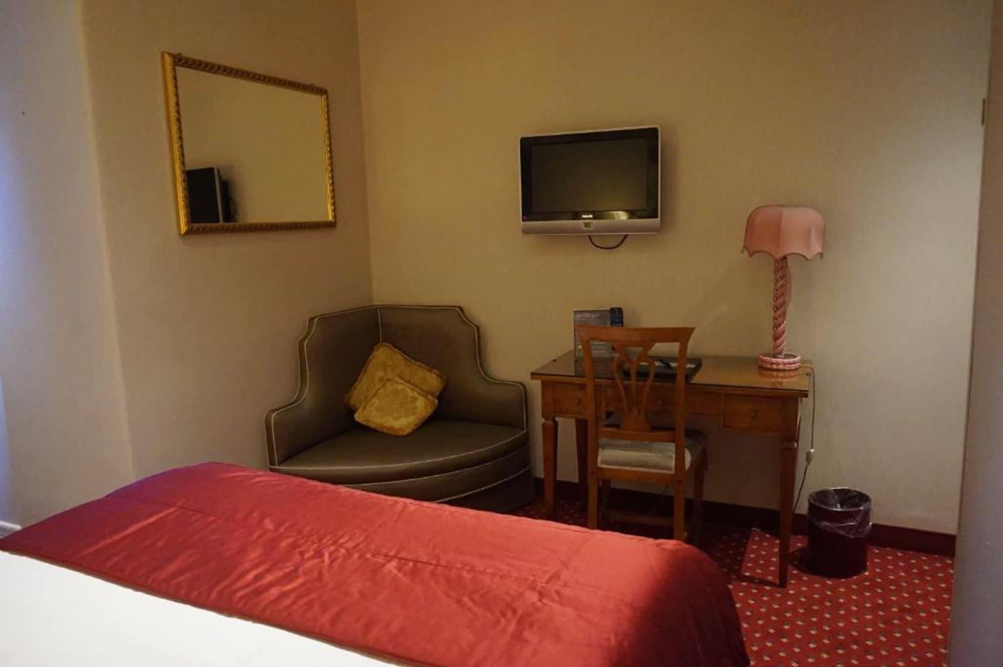 Hotel Nazionale Roma Esterno foto