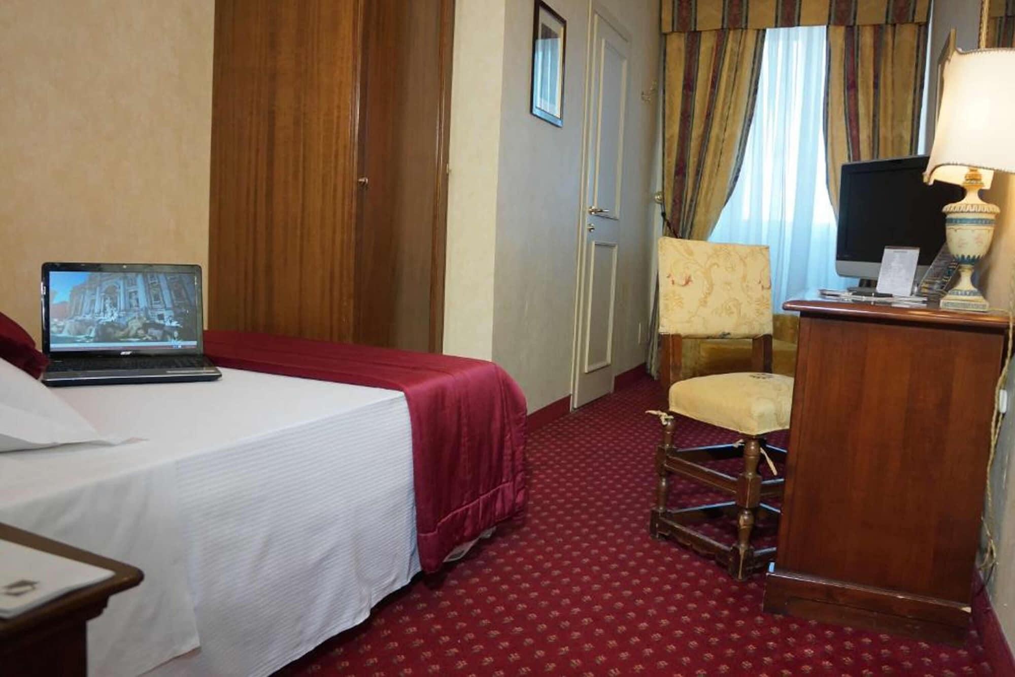 Hotel Nazionale Roma Esterno foto