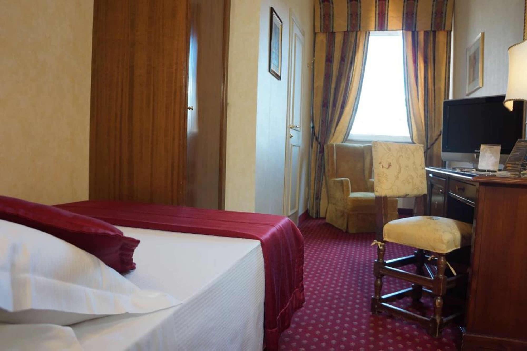 Hotel Nazionale Roma Esterno foto